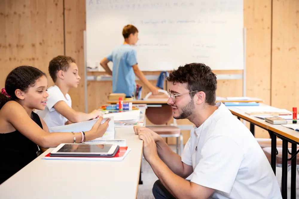 Language lessons in small groups