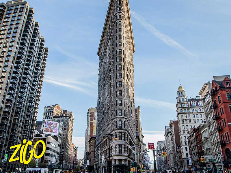 The Flatiron Building seen from the street in Midtown Manhattan