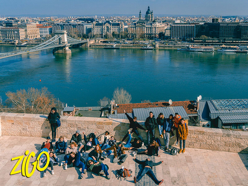 The group above the Danube with the Chain Bridge behind