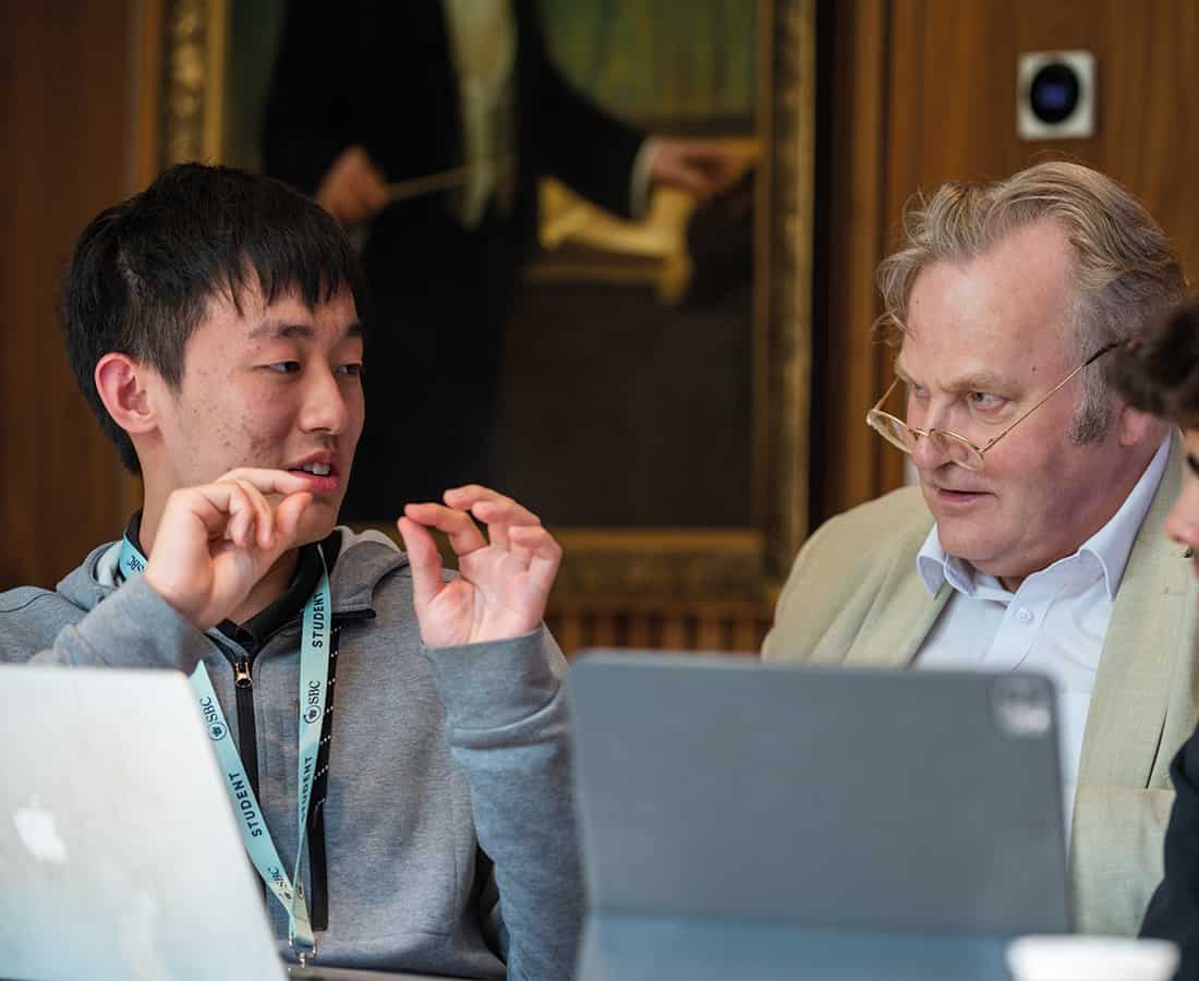 A student taking part in one-to-one academic coaching at the Oxford College programme