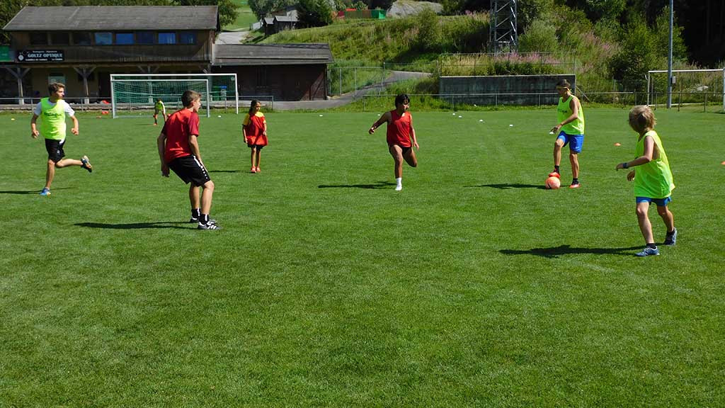 Football and language camp group at the friLingue chalet