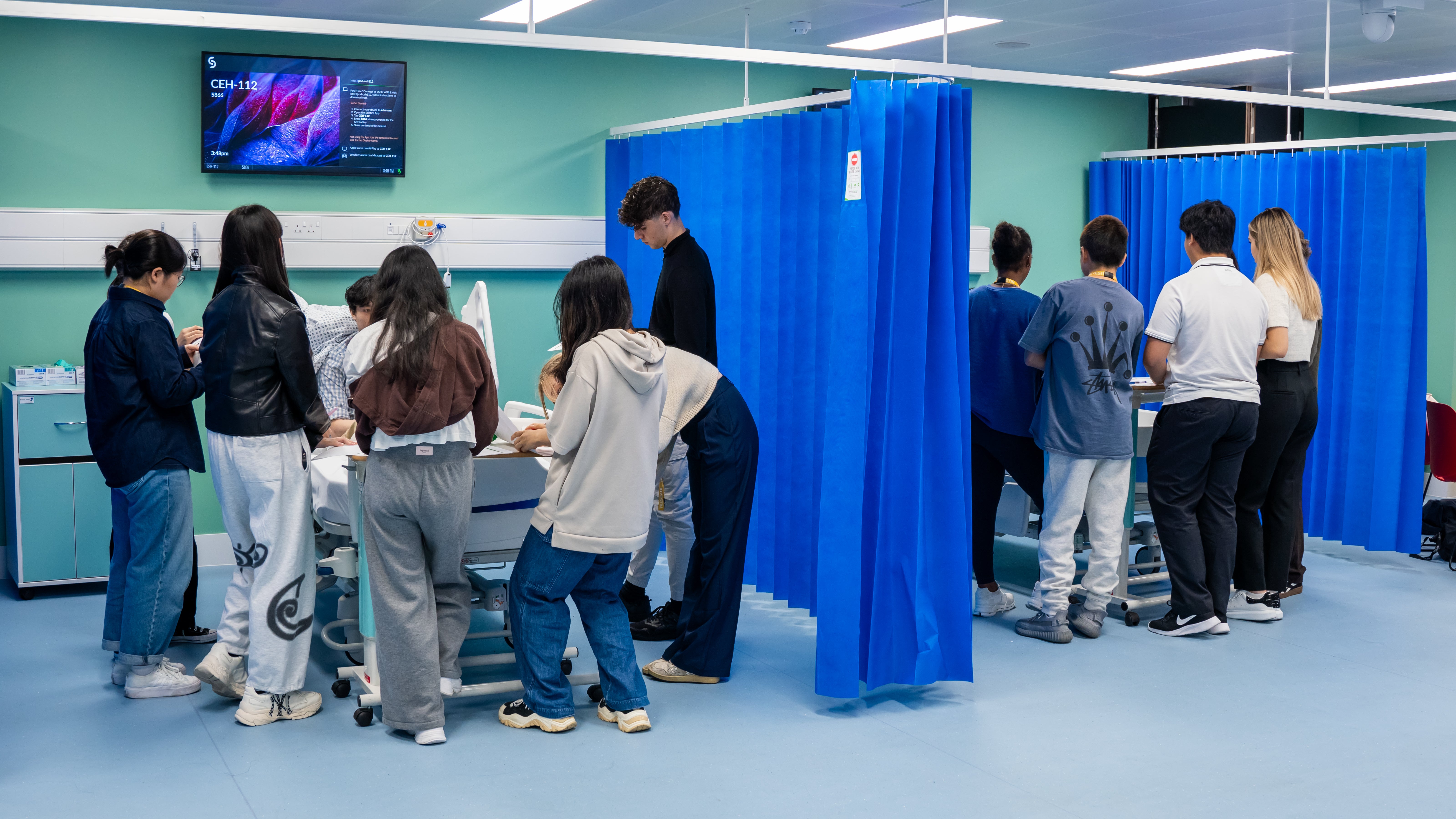 Students on the InvestIN Doctor Summer Experience in London