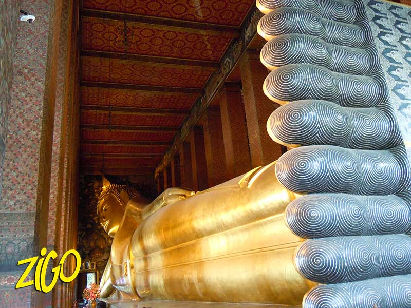 The reclining Buddha of Wat Pho in Bangkok
