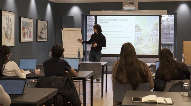 A Downing College Winter Programme lecturer teaching a class.