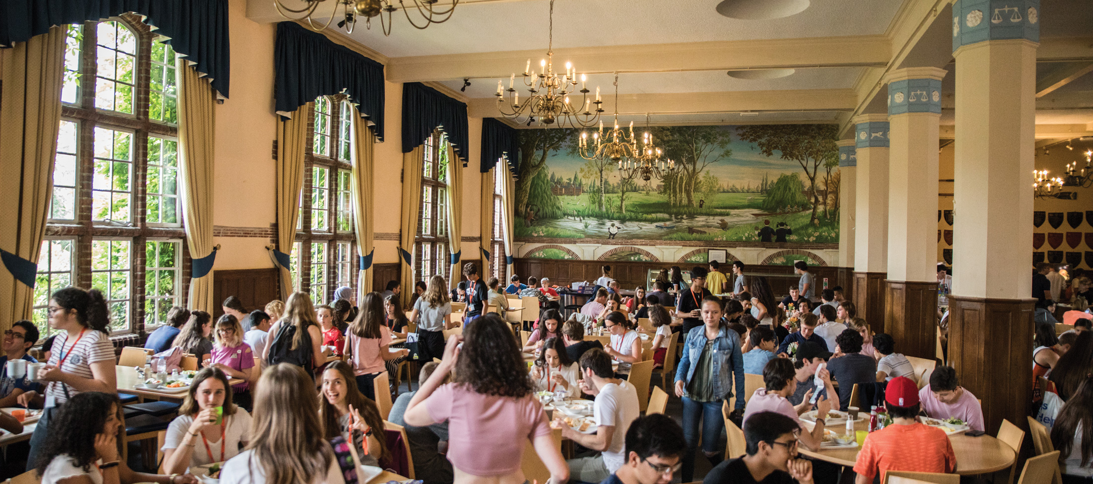 Full board dining at the IH London Oxford centre