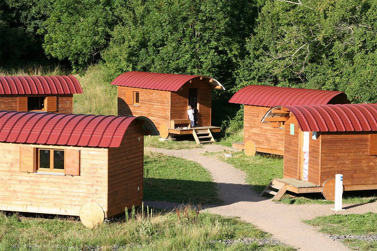 Four-bed gypsy caravans on the grounds of the Manoir du Viginet