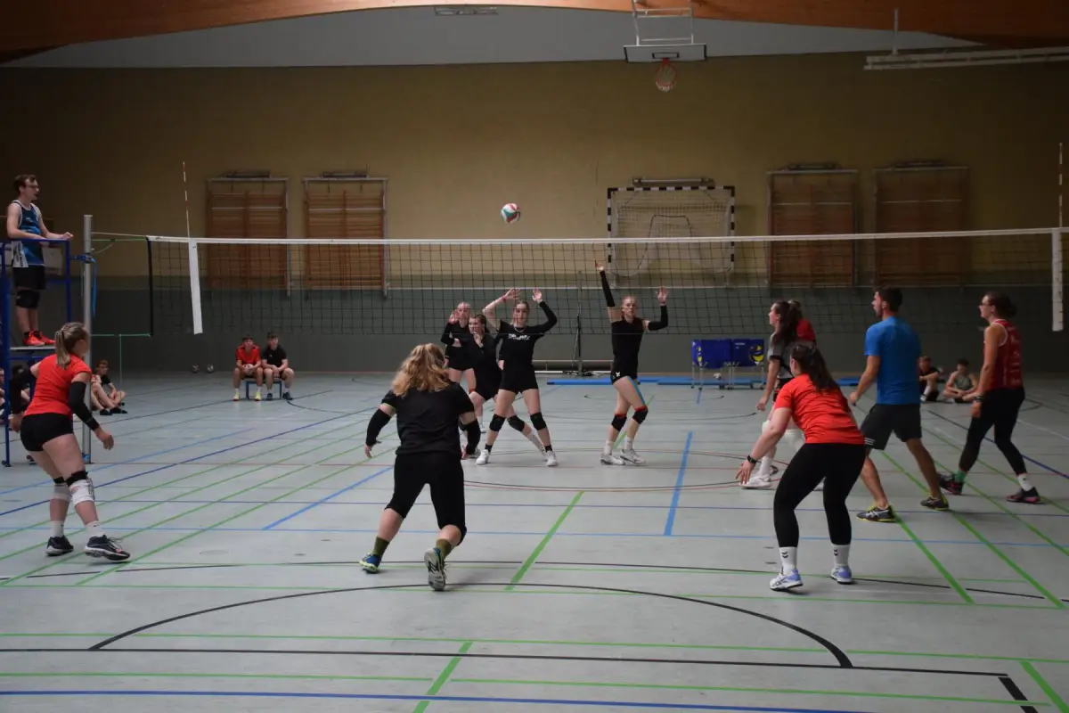Volleyball- und Beachvolleyballcamp
