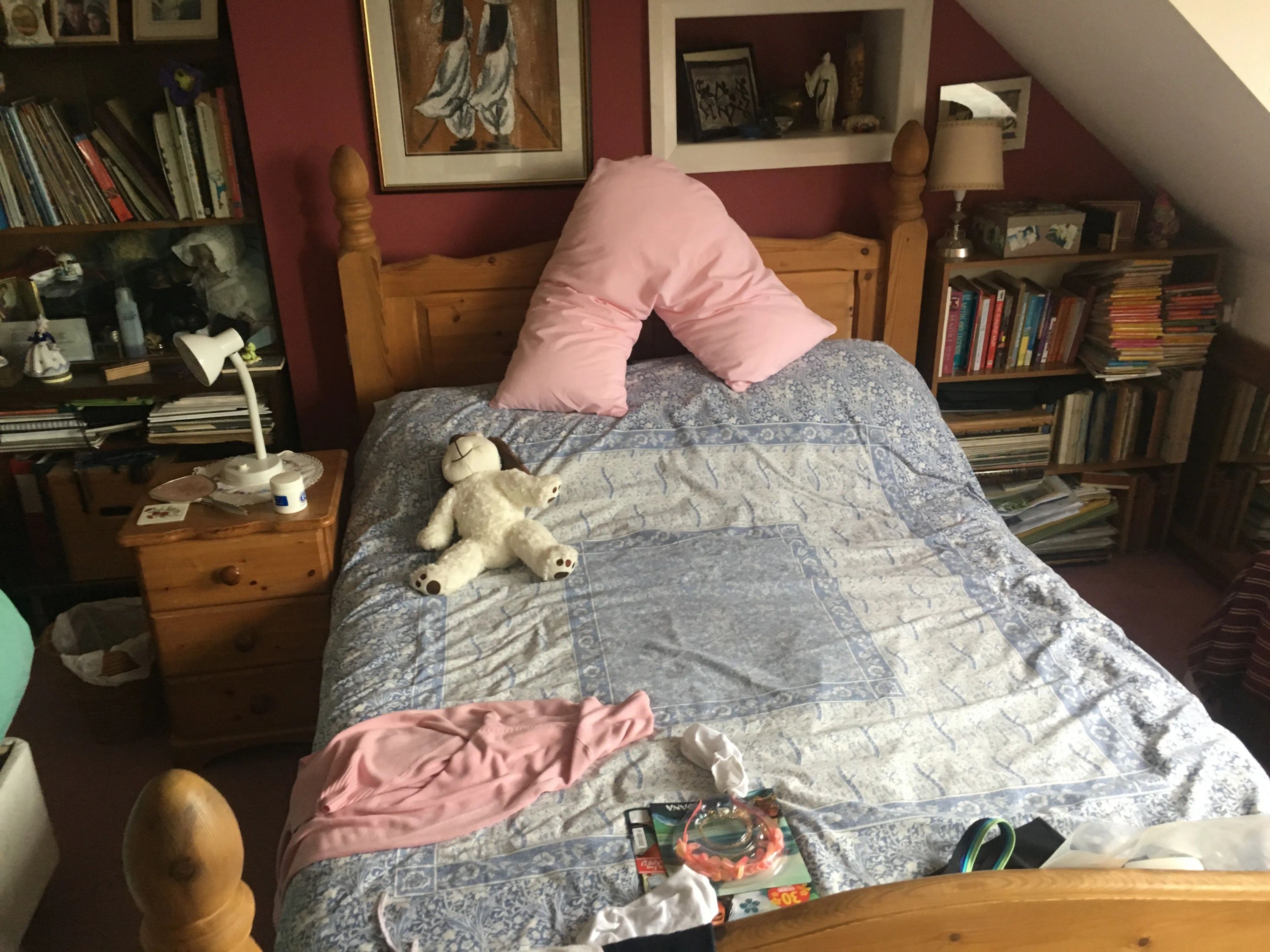 A bedroom in a Loxdale homestay family house