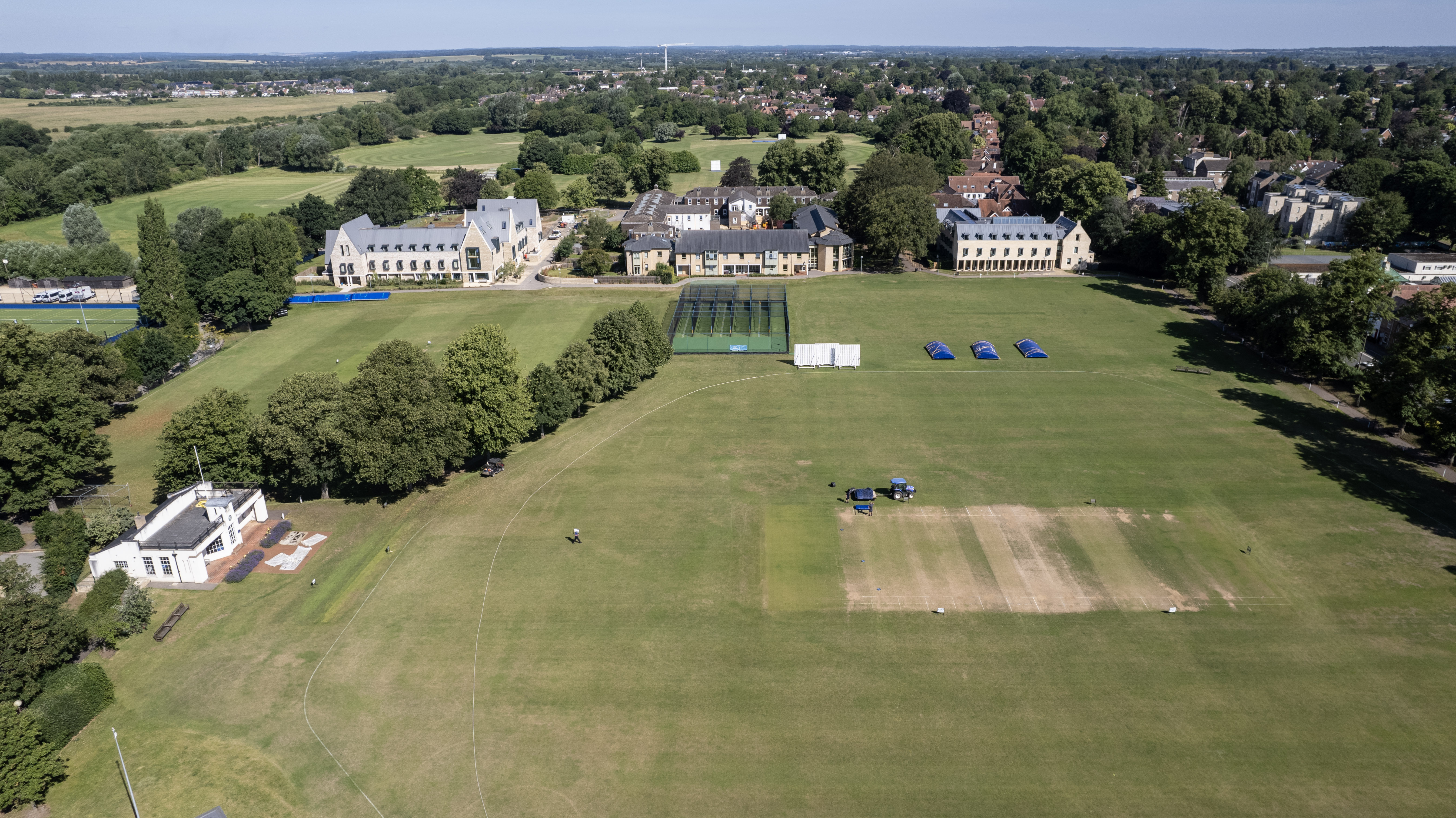 Campus grounds and sports facilities at the Oxford centre of IH London