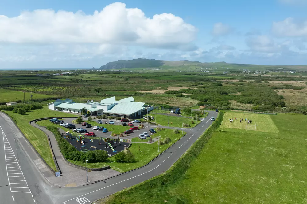 Coláistí Chorca Dhuibhne Irish Summer Courses — Bean an Tí