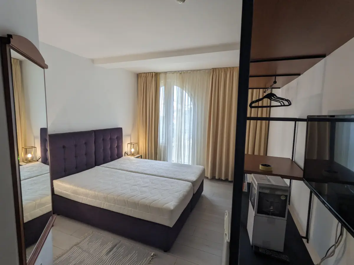 Hotel bedroom in Hotel Hygge with twin beds, a wardrobe and a bedside lamp