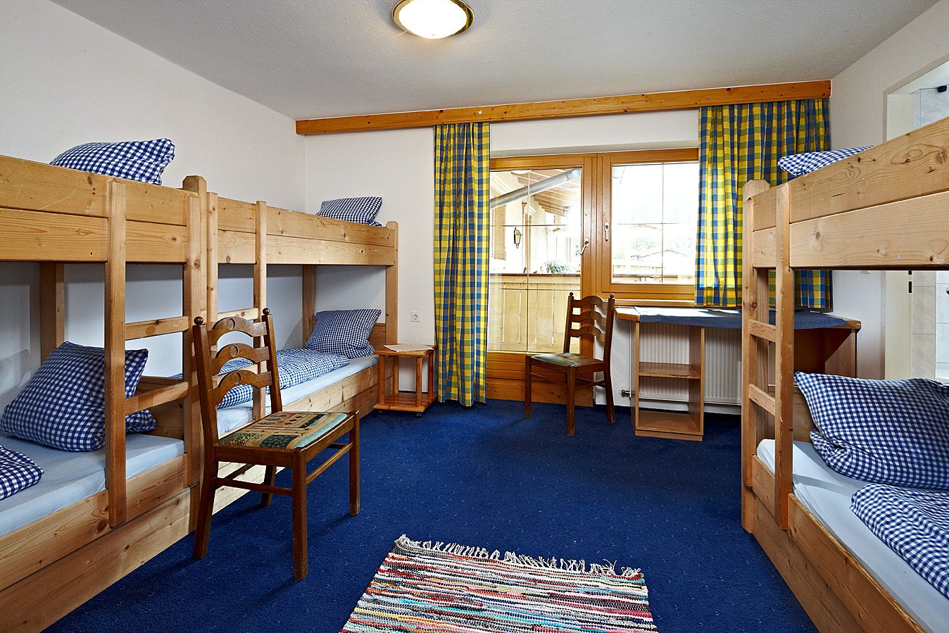 A multi-bed room at the Jugendhotel Noichl near Kitzbuehel