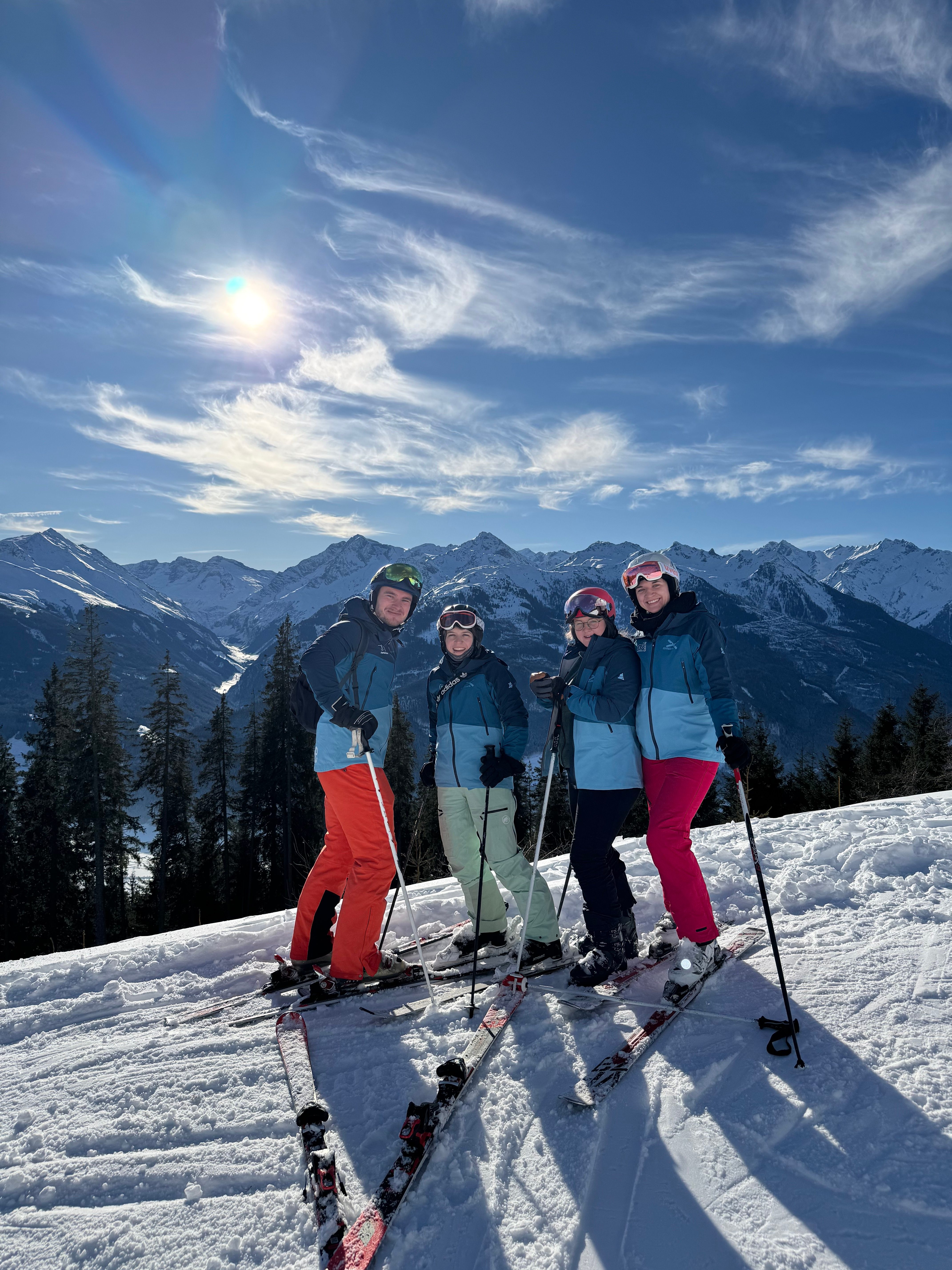 ruf snowguides in front of the mountain panorama at Kitzbuehel