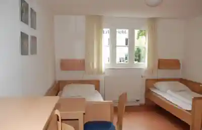 Simple twin room with desks at the Ruestzeitheim in Rosenthal-Bielatal