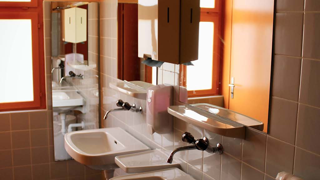 Shared bathroom facilities at the accommodation