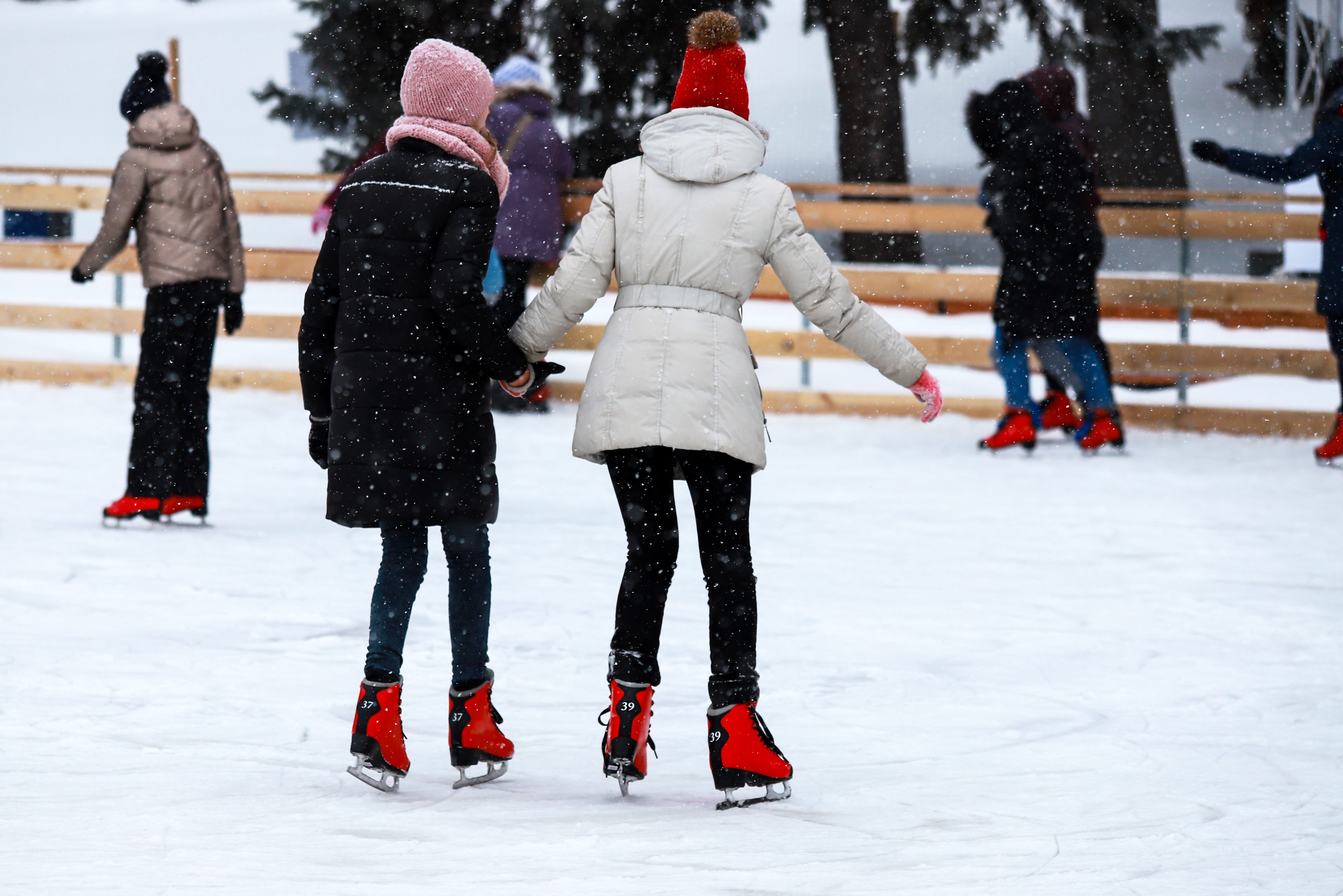 Camp guests ice skating in St. Johann in Tirol