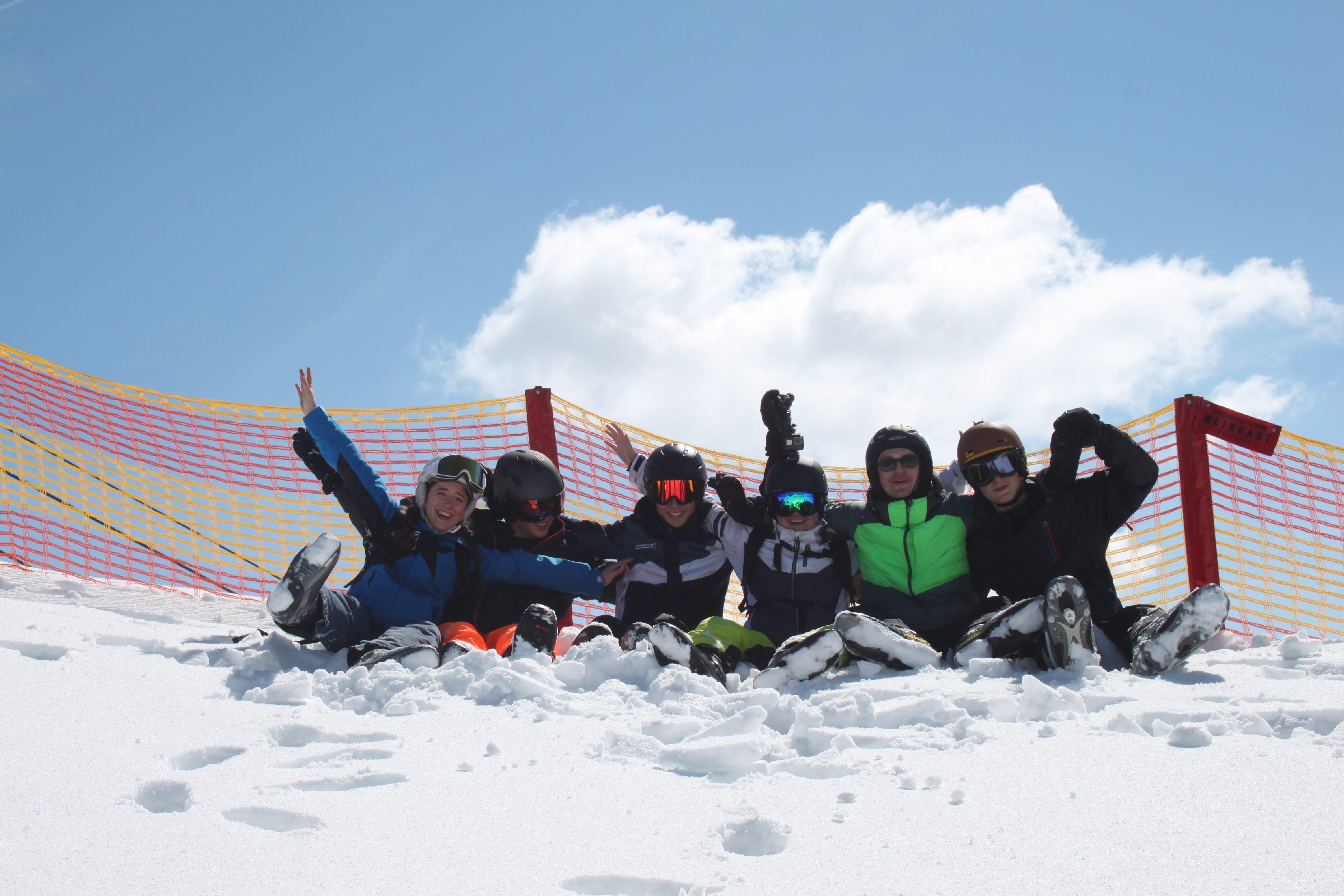 Camp guests with their ruf snowguide in St. Johann in Tirol