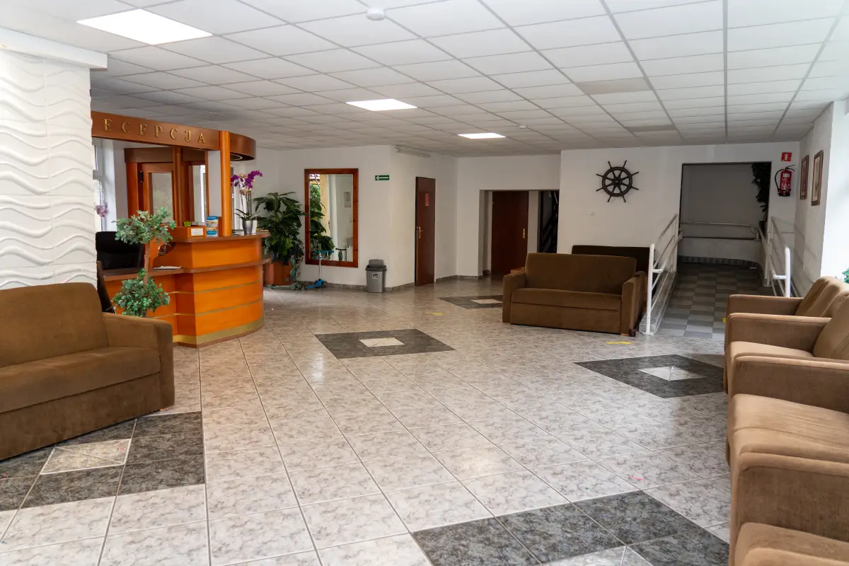 The tiled entrance hall of the Ferienanlage Komandor with doors leading off to the rooms