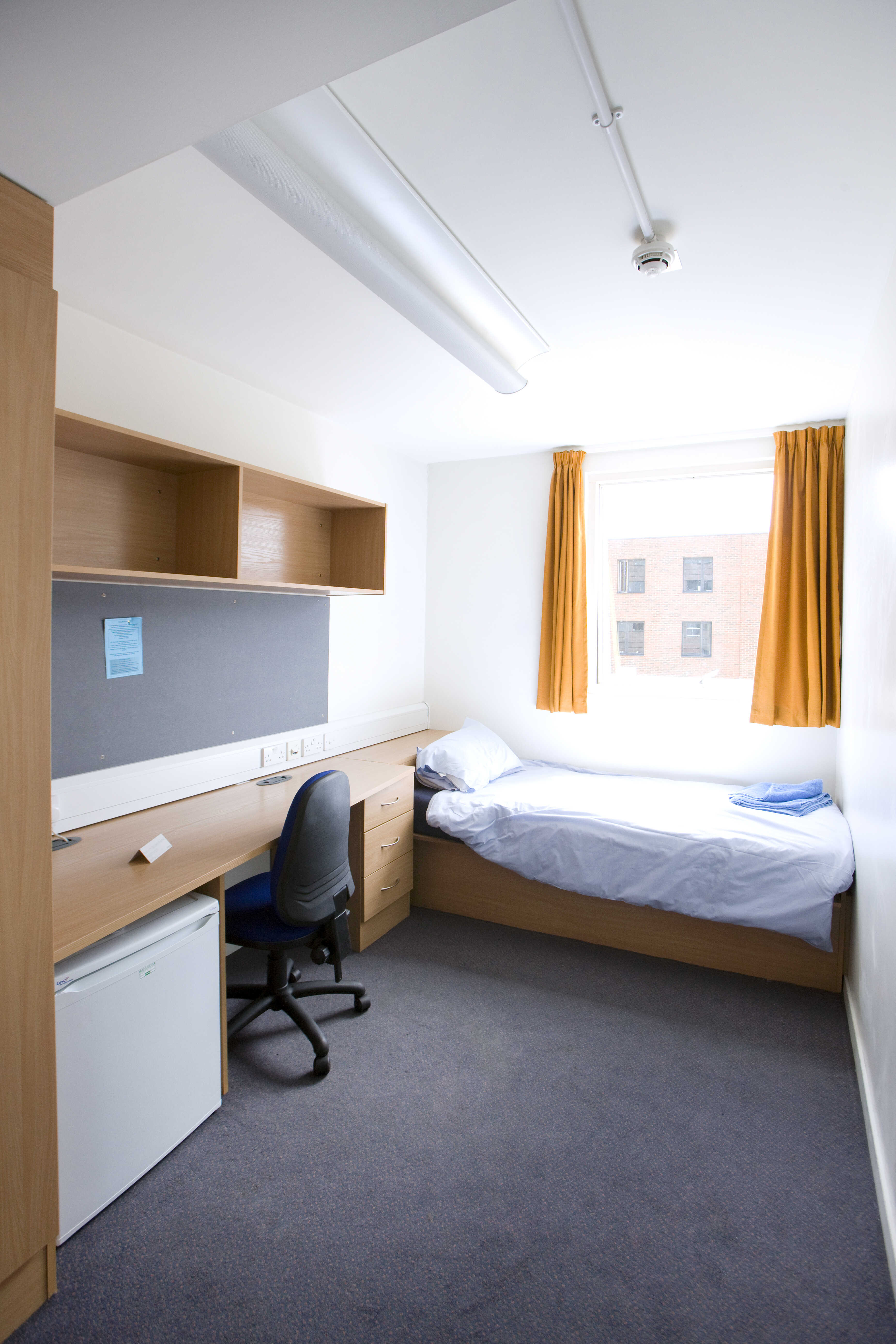 English Summer Camp for Teens at Queen Mary University of London general 80