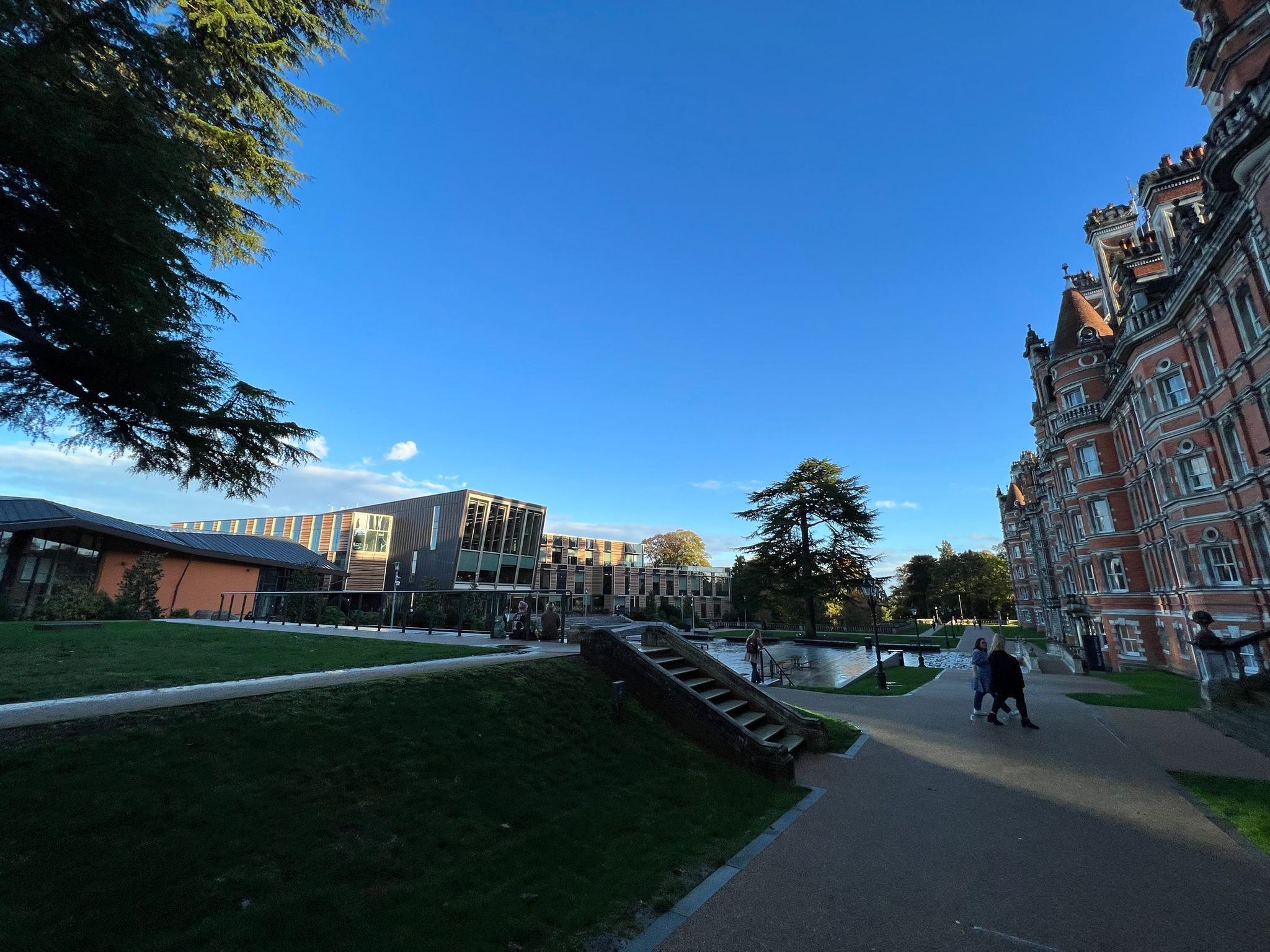 English Summer Camp for Teens at Royal Holloway University of London general 16
