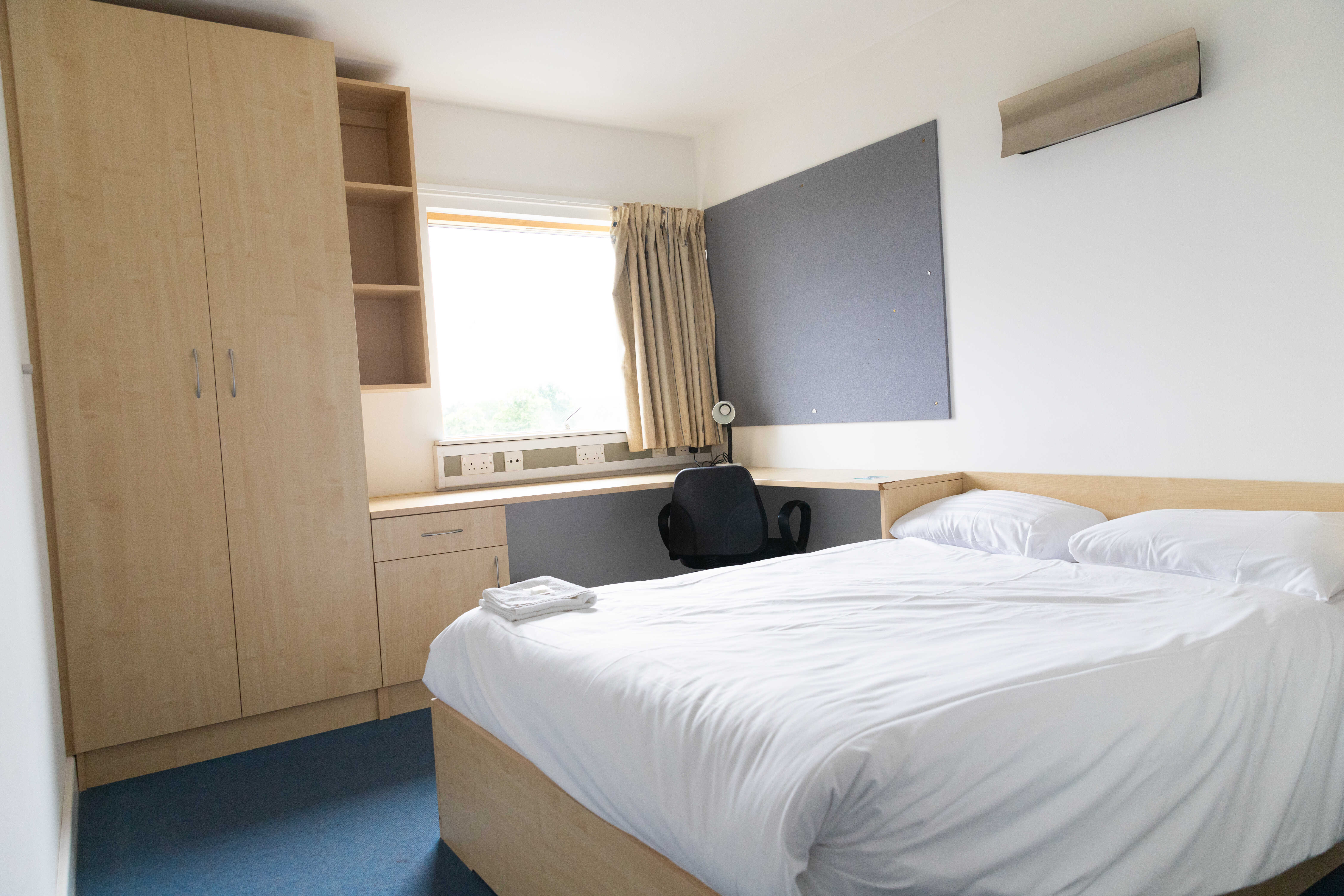 English Summer Camp for Teens at Royal Holloway University of London general 32