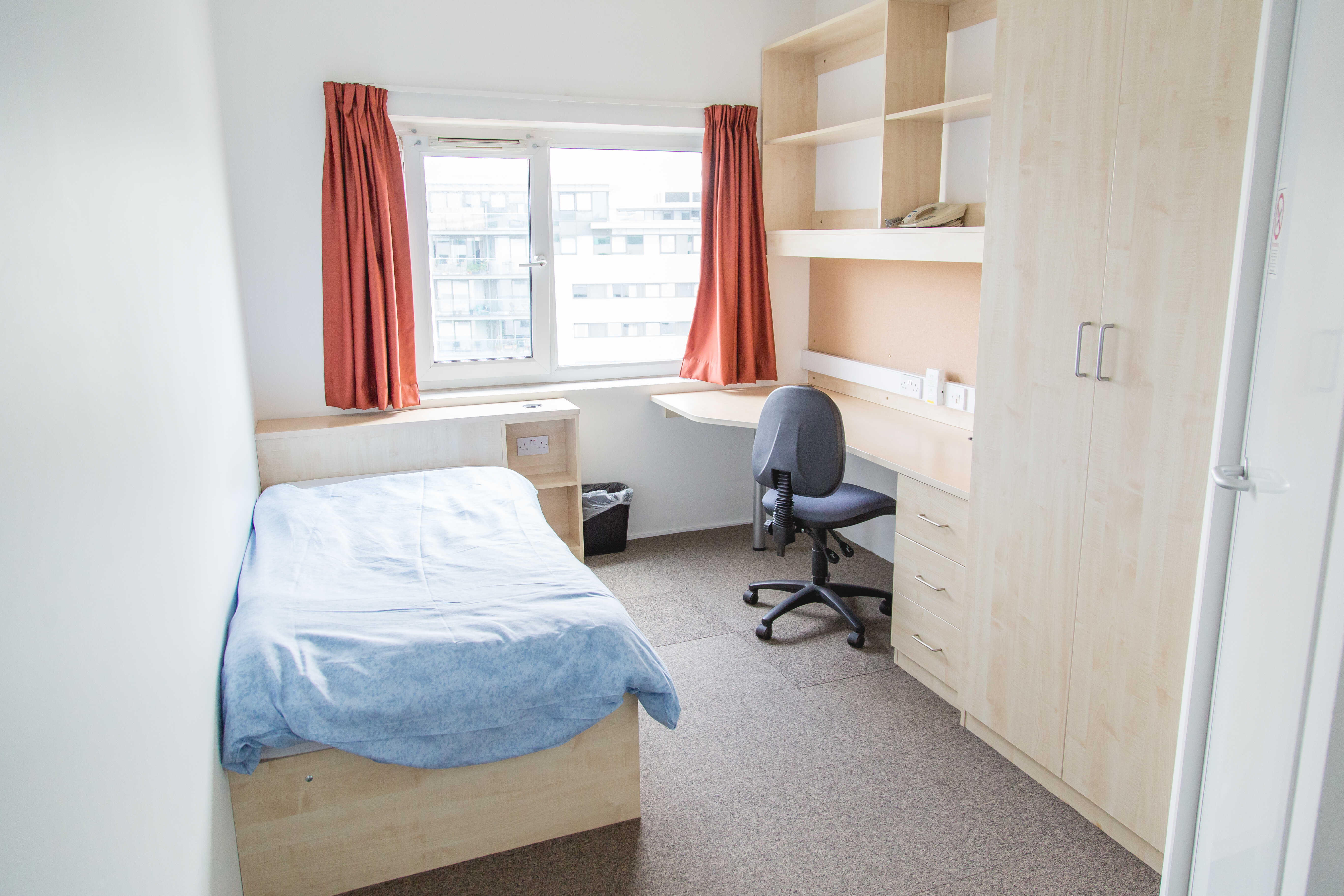English Summer Camp for Teens at University of East London general 13