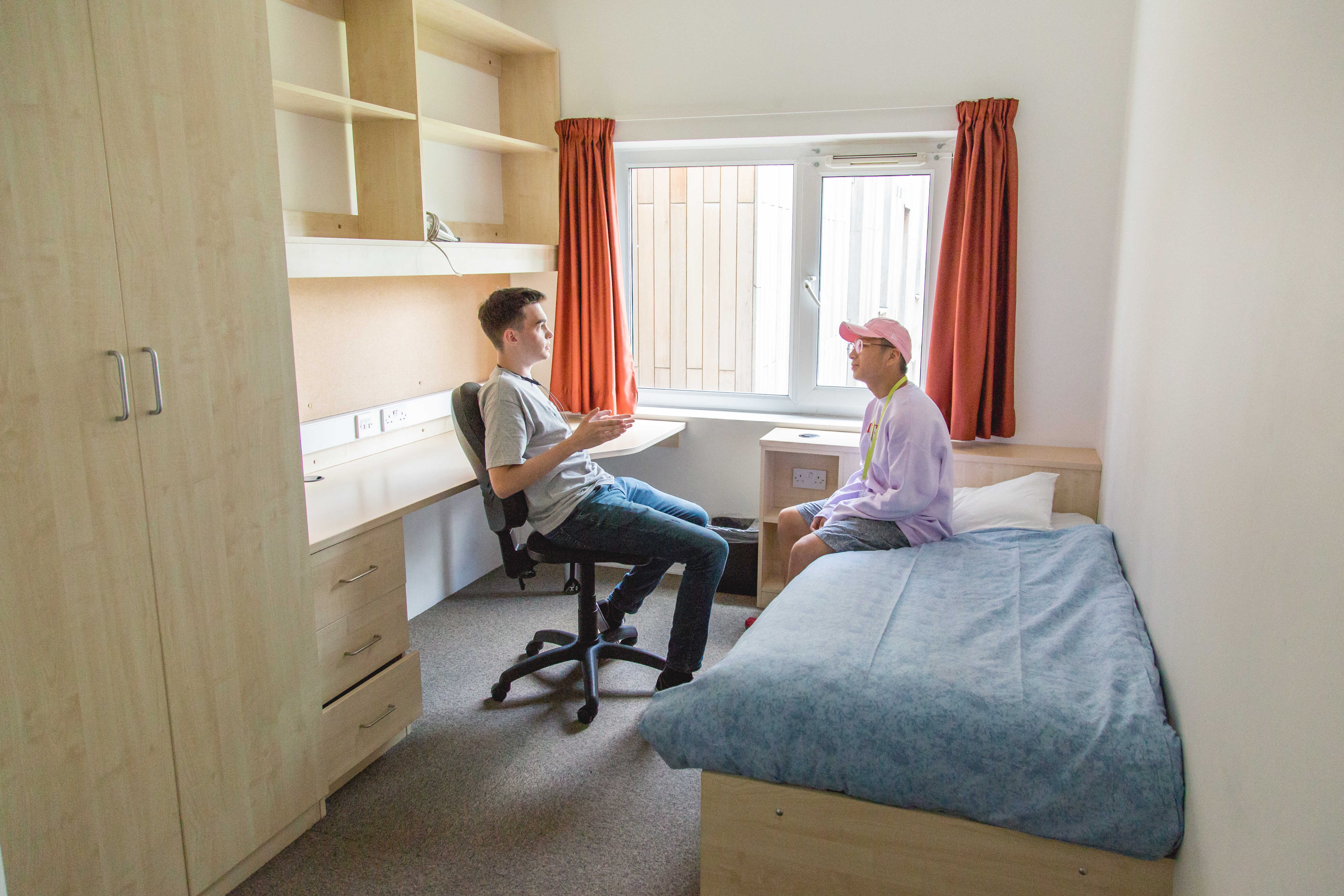English Summer Camp for Teens at University of East London general 14