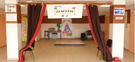 The centre hall with its stage, set up for the daily Congress show