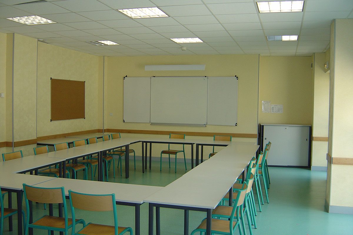 The annexe classroom of the Temps Jeunes centre at Thésée, used for indoor activities and workshops